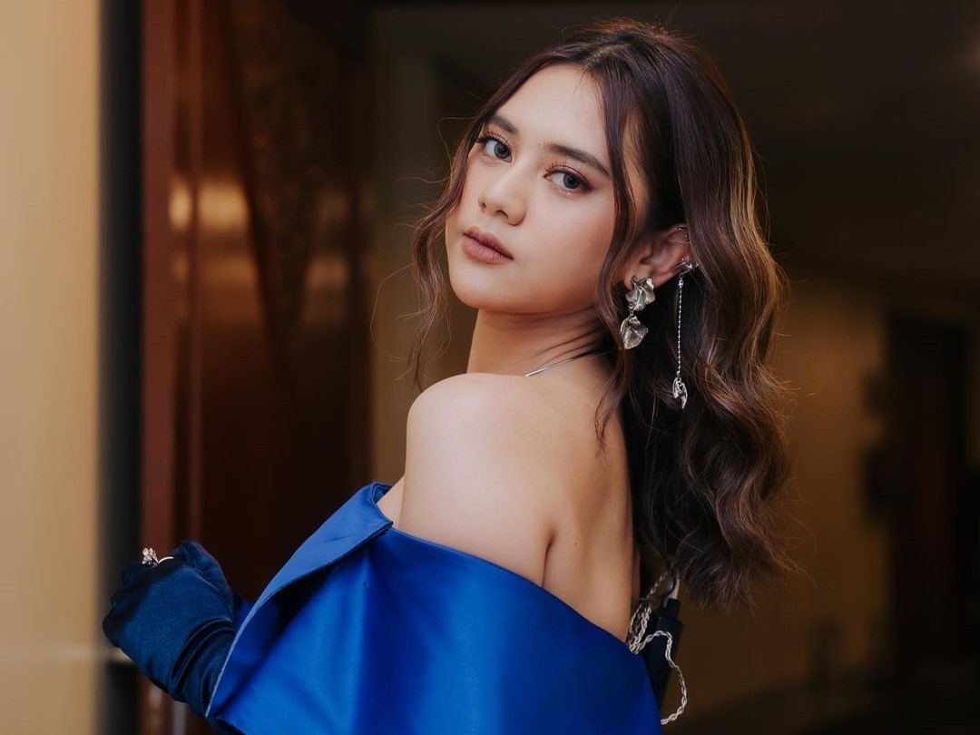 Kreatif! Ziva Magnolya Kenakan Kalung dan Jepitan Rambut dari Peniti