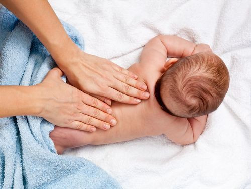 Selain Bantu Atasi Kembung, Ini 6 Manfaat Pijat Bayi