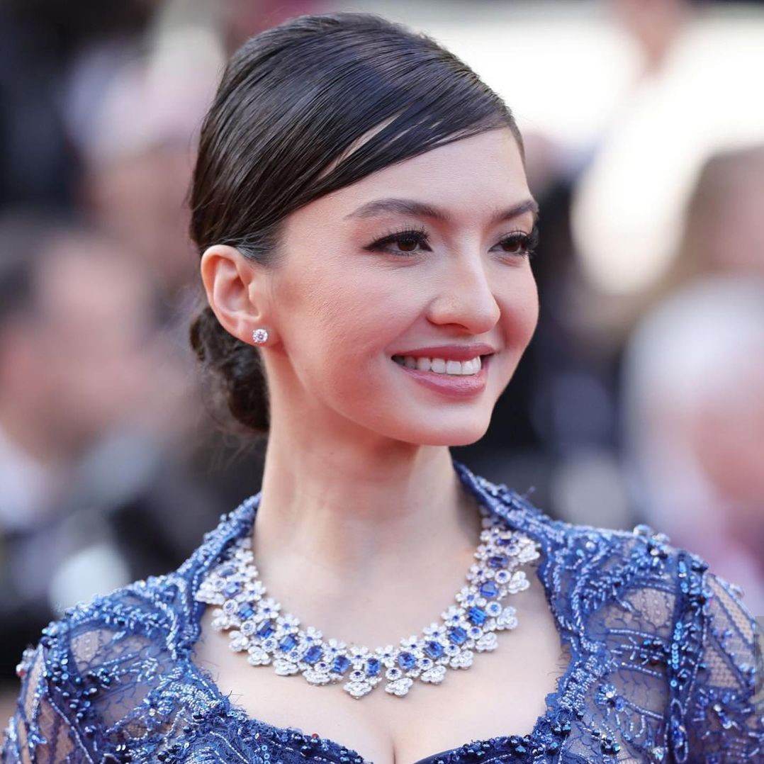 Hadiri "Cannes Film Festival 2023", Begini Cantiknya Raline Shah Kenakan Kebaya