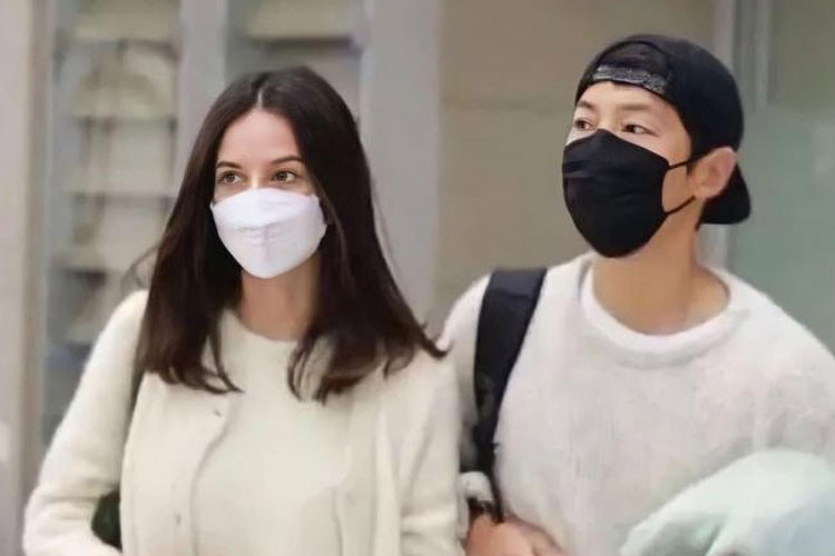 Selamat! Song Joong Ki dan Katy Louis Sambut Kelahiran Anak Kedua