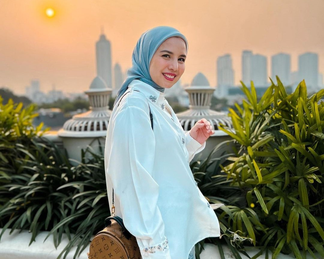 Jatuh dari Scooter, Anak Tya Ariestya Lakukan Operasi Pasang Gips