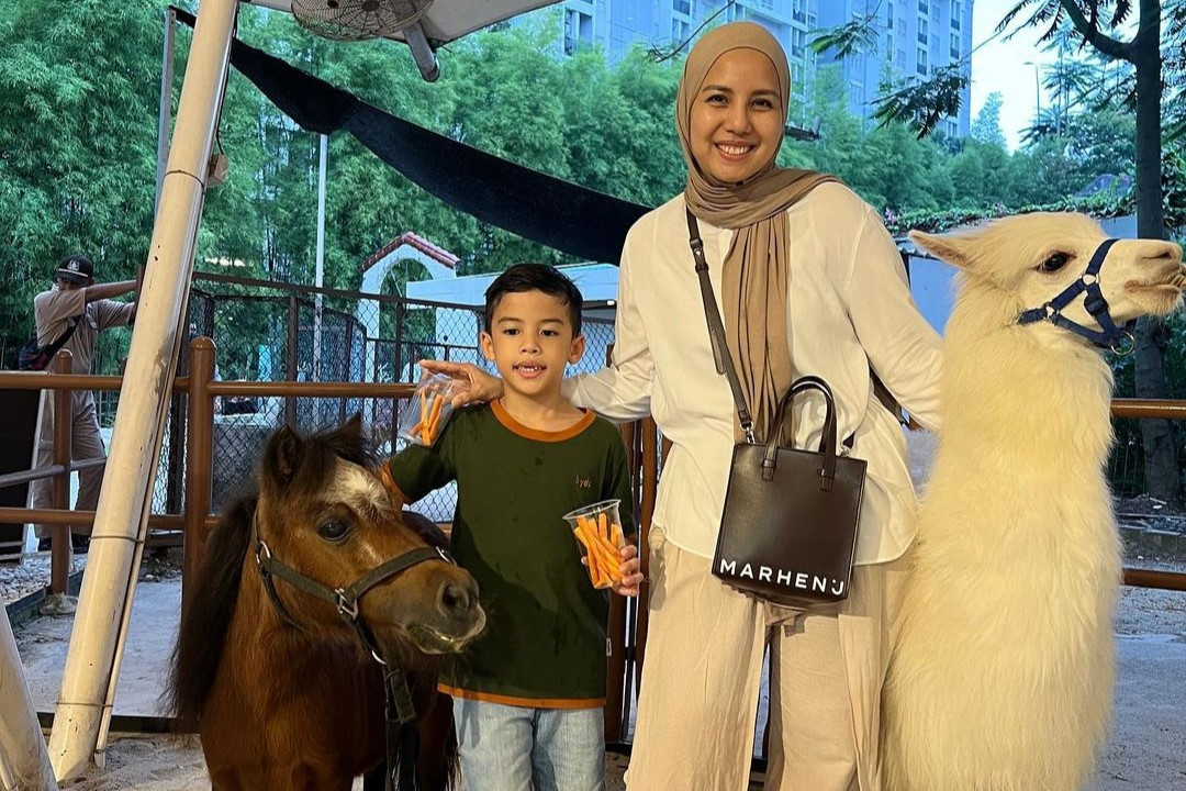 Seminggu Pasca Pasang Gips, Begini Kondisi Anak Tya Ariestya