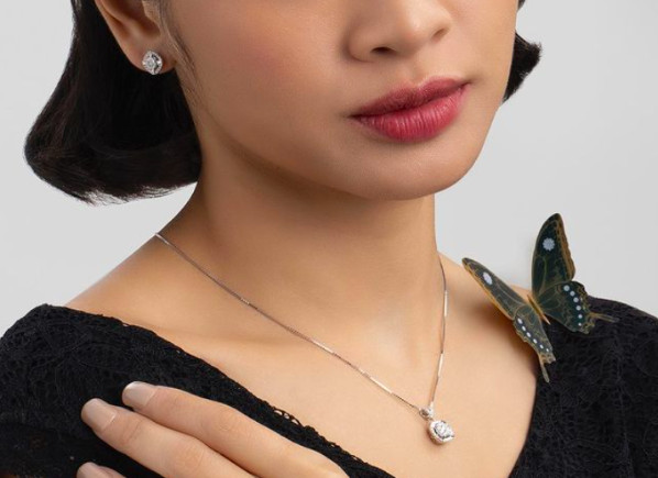 Yuk Kenakan Perhiasan Berlian dengan Bentuk Unik dan Tampak Lebih Besar