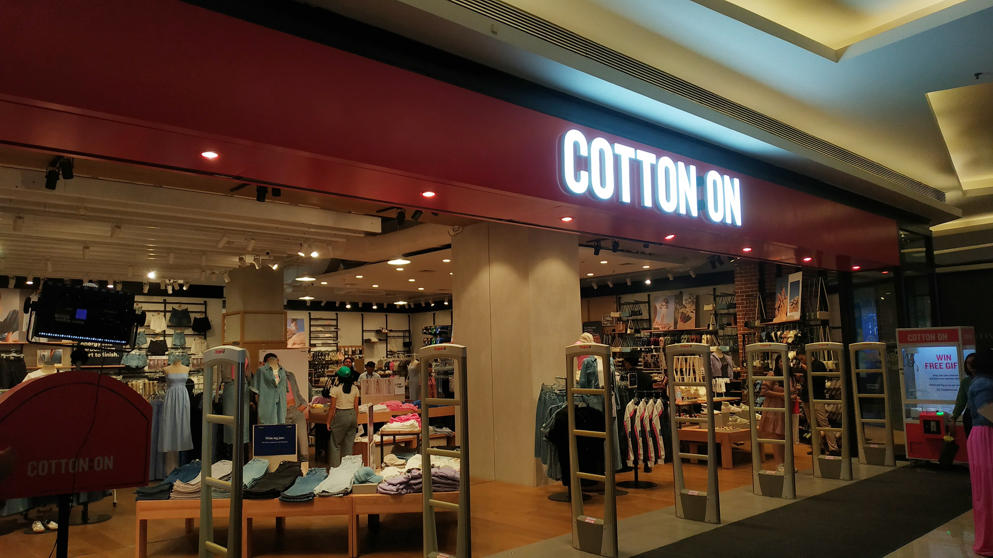 Hadirkan Desain Industri Minimalis, Cotton On Kota Kasablanka Kembali Dibuka