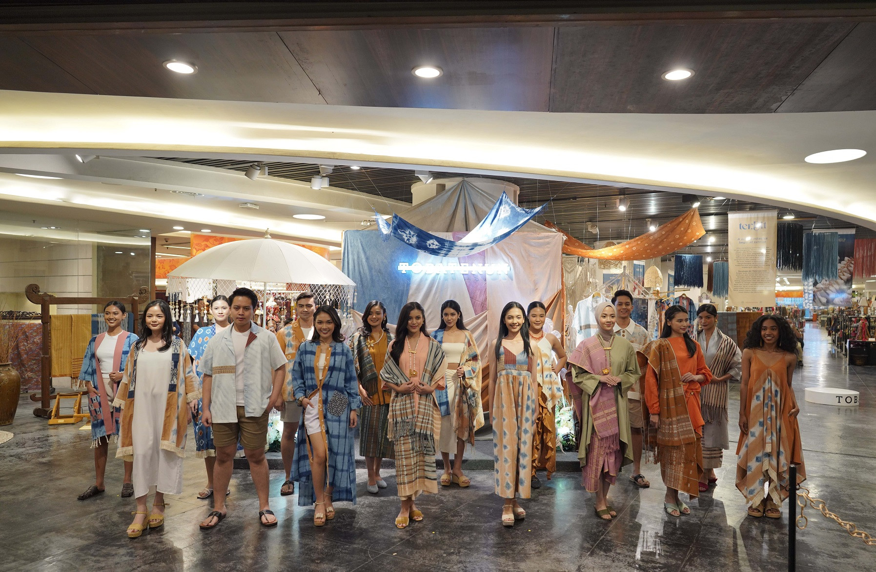 Tobatenun Bersama Rumah Pewarnaan Alam Jabu Borna Luncurkan ‘Terbit’