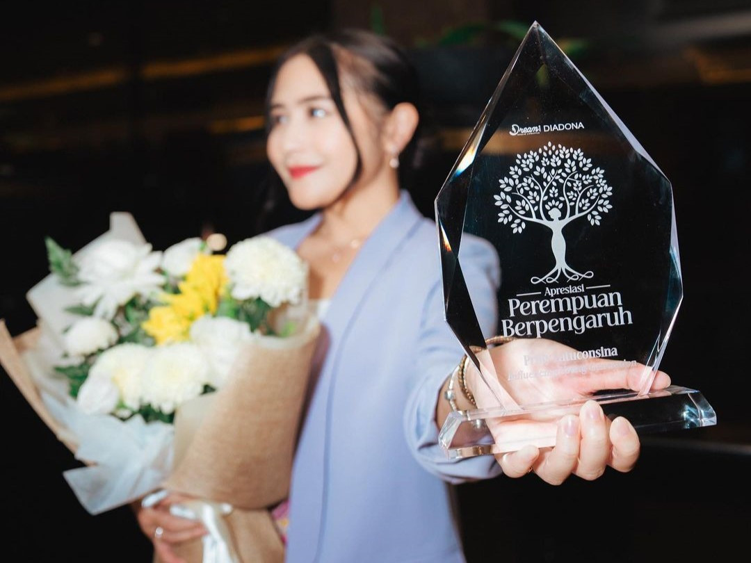 Keren! Prilly Latuconsina Raih Penghargaan Apresiasi Perempuan Berpengaruh 2023