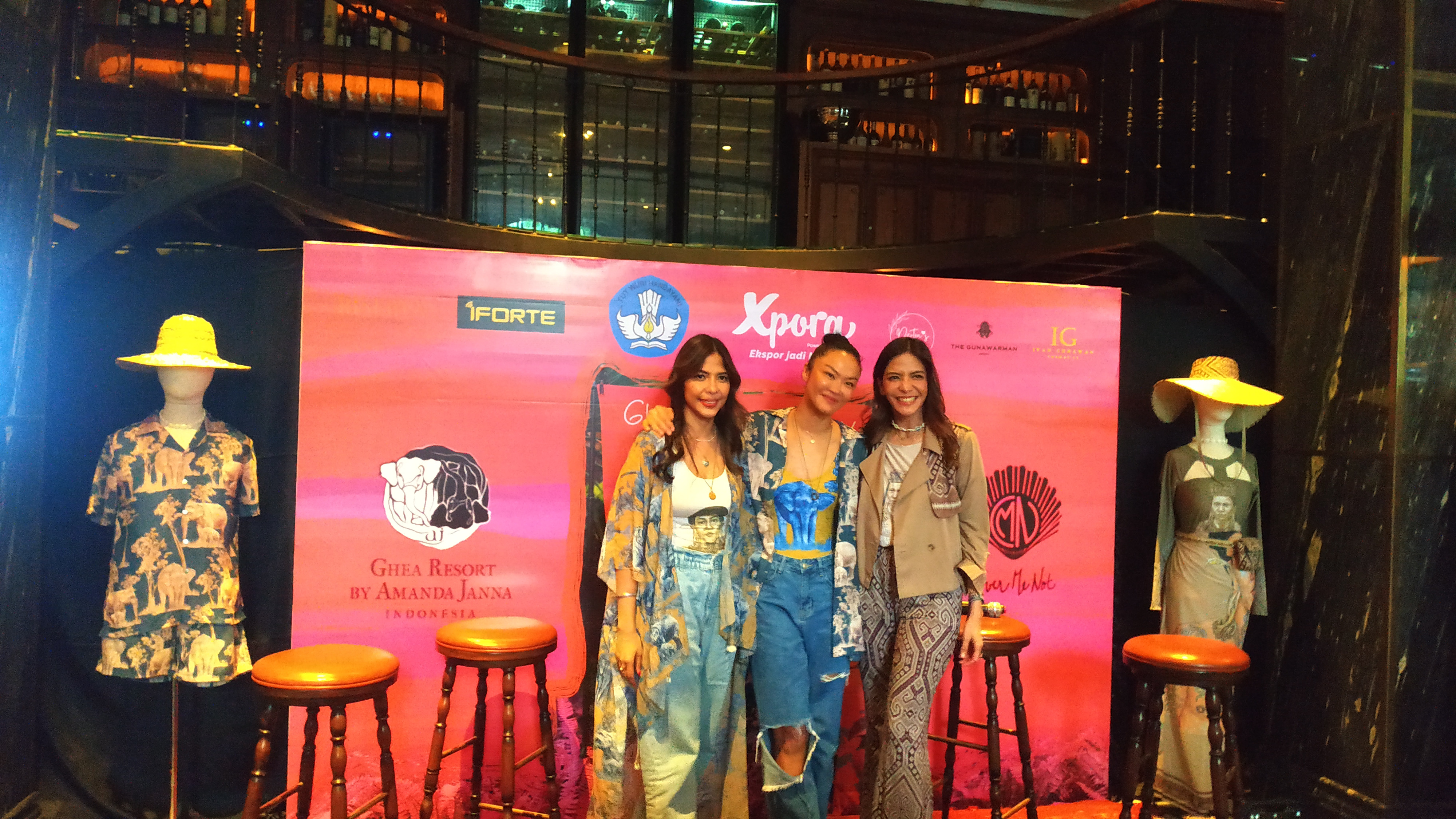 Ghea Resort x Cover Me Not Bawa Koleksi BORNEO ke MAGIC Trade Show