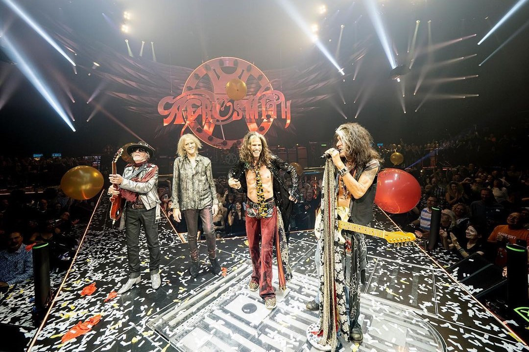 Steven Tyler Cedera Pita Suara, Aerosmith Tunda 6 Jadwal Tur