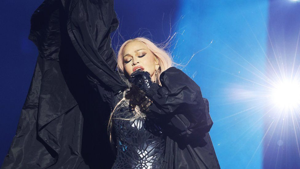 Nyaris Meninggal Karena Infeksi Serius, Madonna: Sungguh Keajaiban