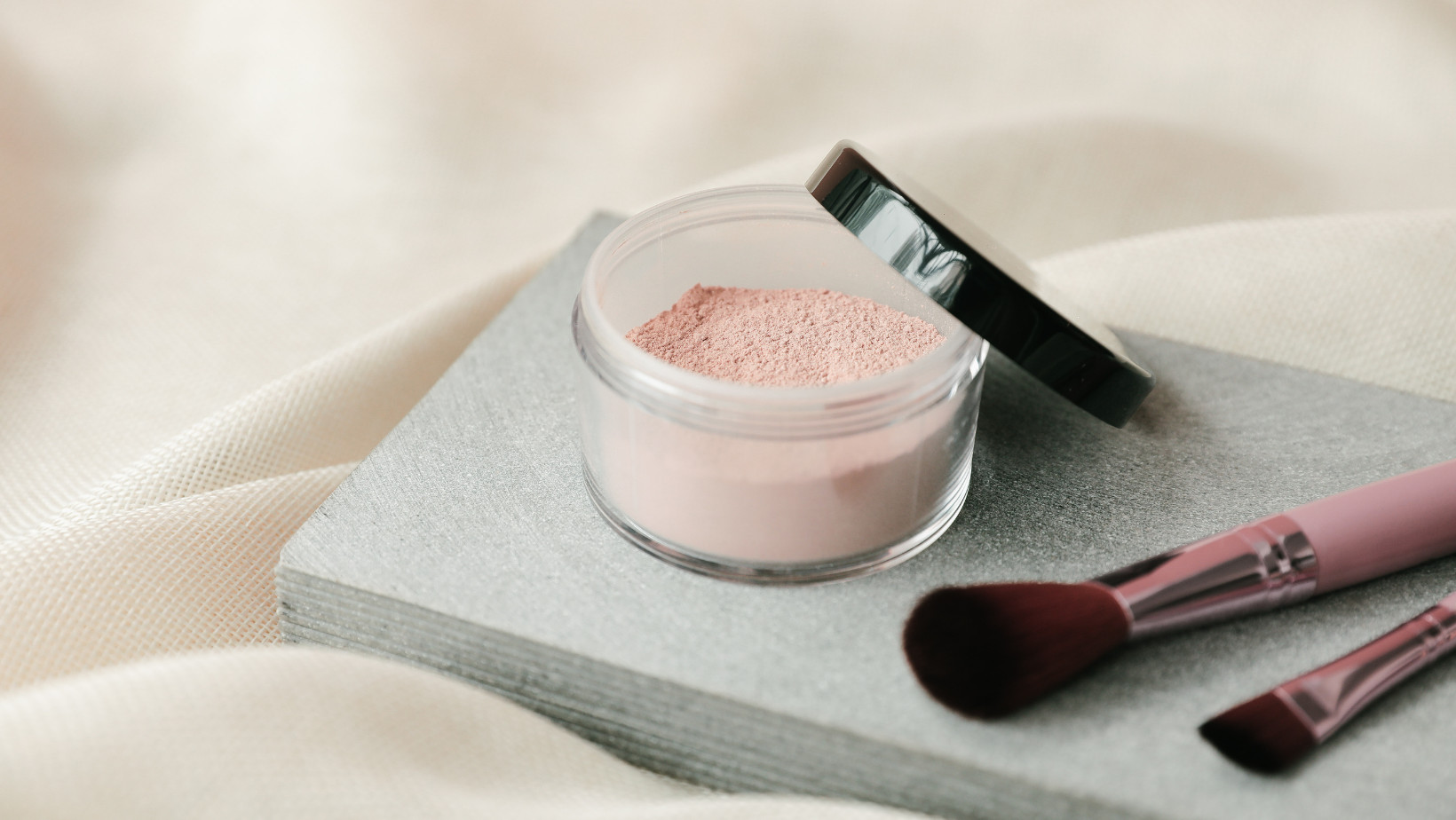 5 Loose Powder Unggulan dari Produk Dalam Negeri