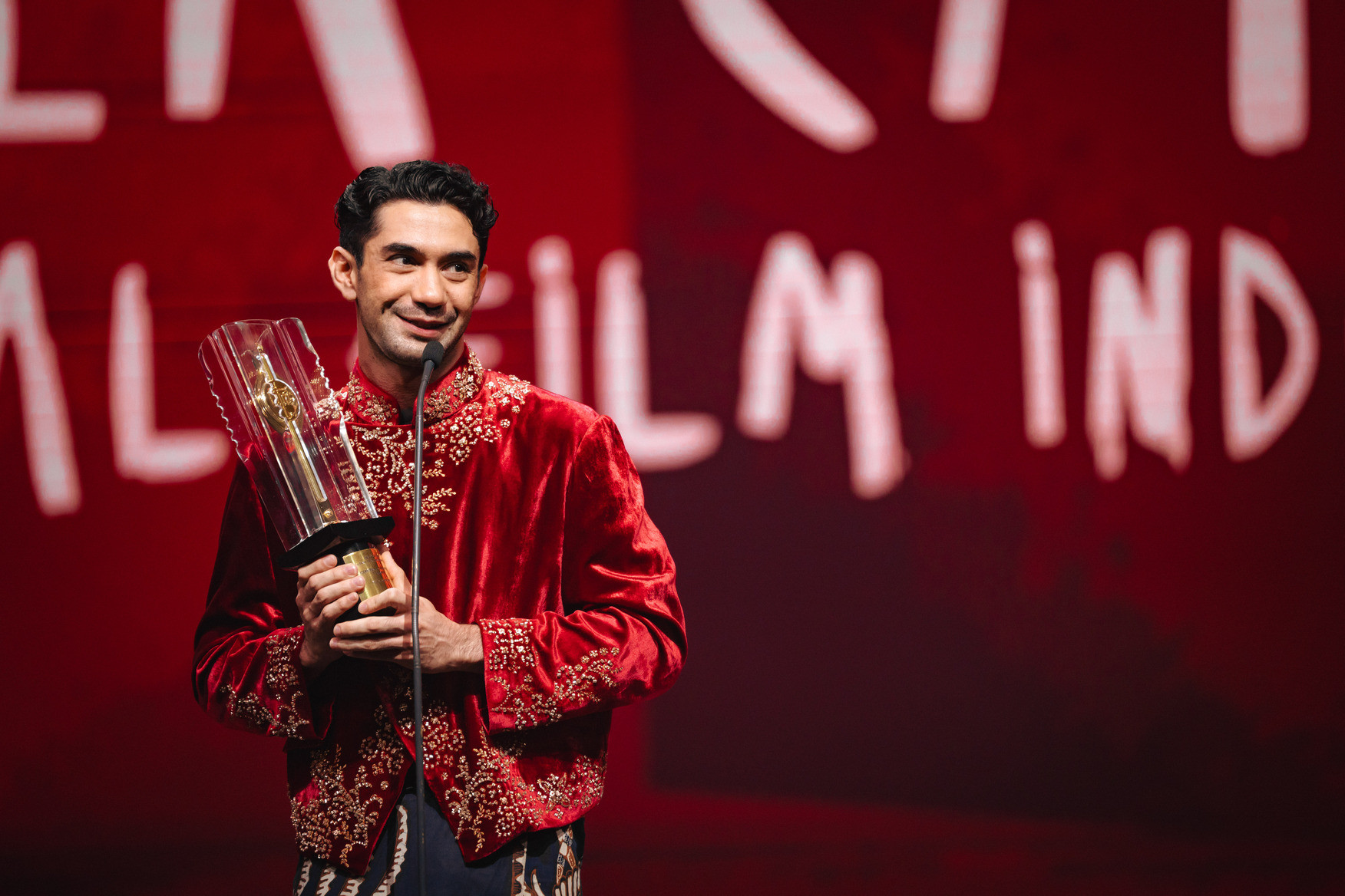 Menangkan Nominasi Pemeran Utama Pria Terbaik, Reza Rahadian Raih Piala Citra Ke-5