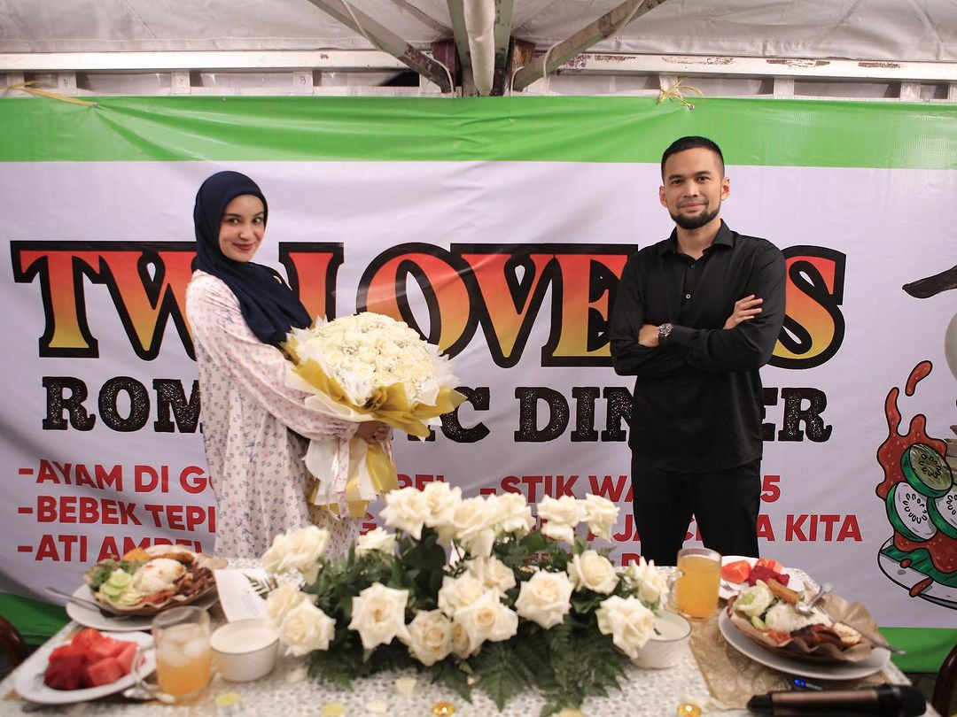 Anti Mainstream! Begini Uniknya Perayaan Anniversary Shireen Sungkar dan Teuku Wisnu
