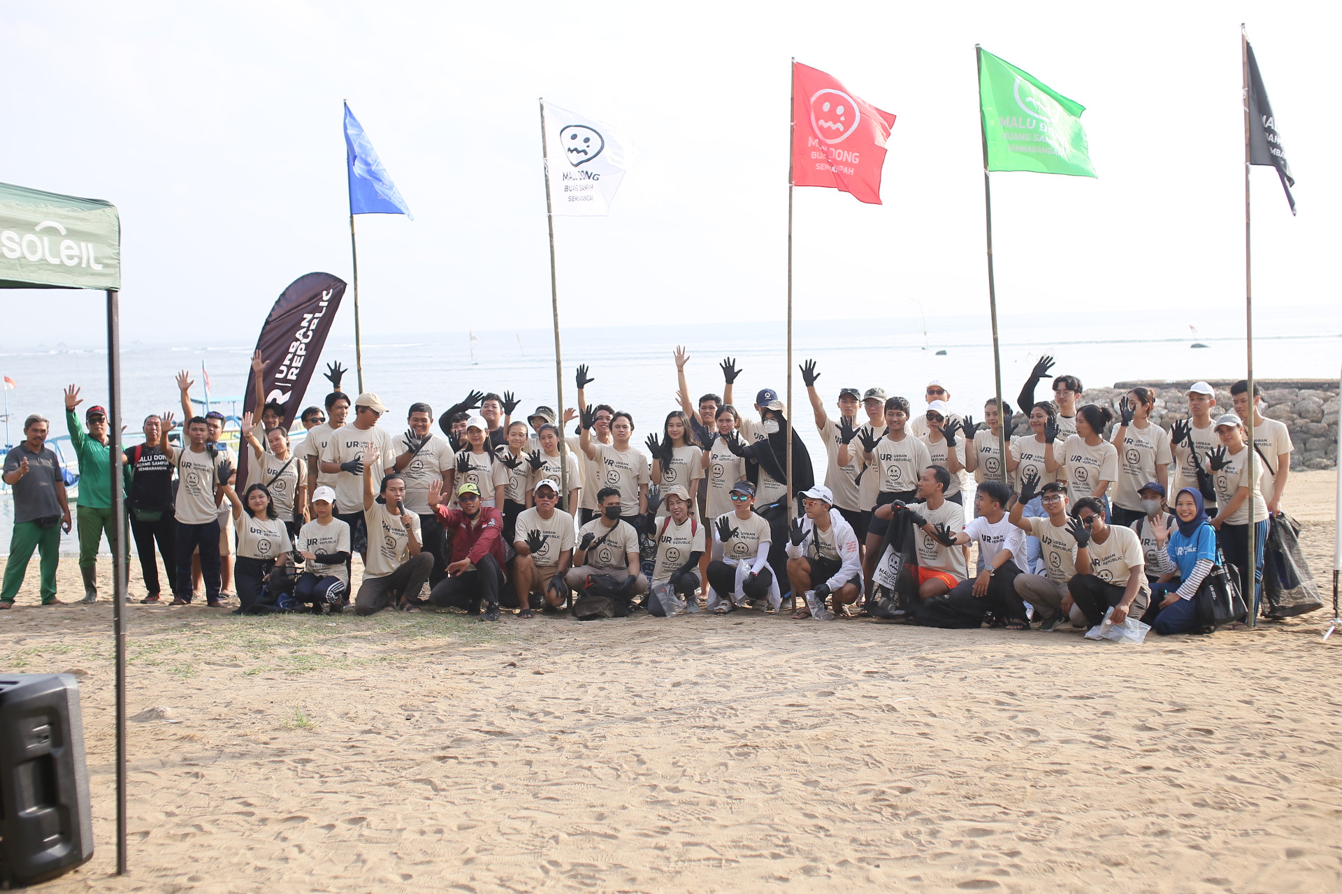 Gandeng Komunitas Lokal, Erajaya Active Lifestyle Gelar Ur Beach Clean Day