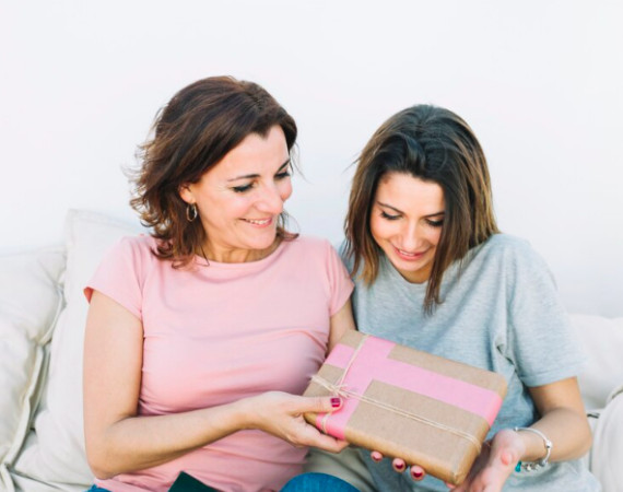 Rayakan Hari Ibu, Intip Gift Terbaik untuk Mama