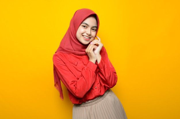 Jadi Primadona, Ini 7 Jenis Bahan Hijab Segiempat yang Harus Kamu Ketahui