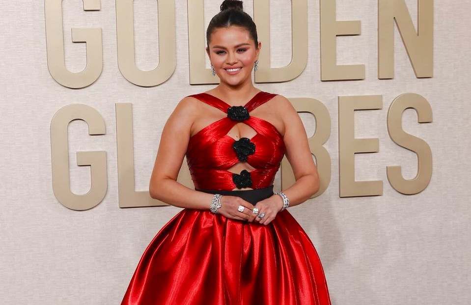 Gaun Merah Puffy Ala Selena Gomez Yang Curi Perhatian Di Golden Globe 2024