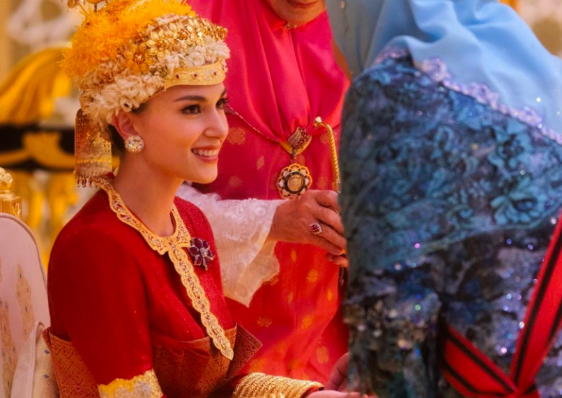 Pesona Anisha Rosnah Kenakan Busana Tradisional Di Upacara ‘Berbedak’ Jelang Pernikahan