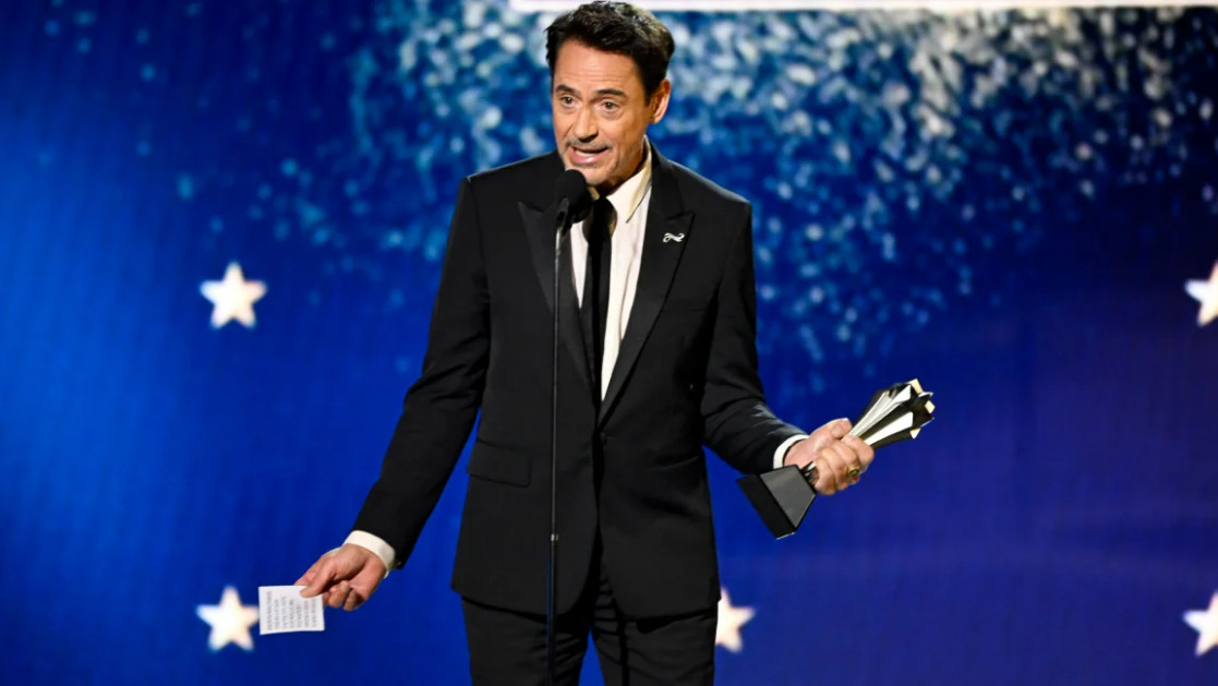 Raih “Best Supporting Actor”, Robert Downey Jr. Singgung Soal Kritik