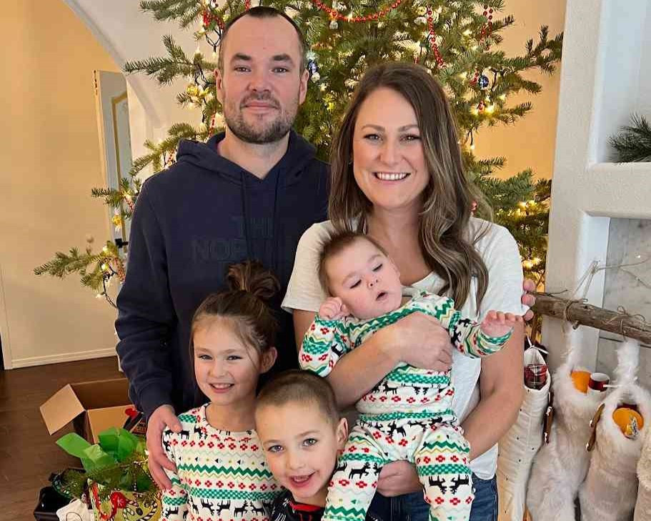 Kenang Anak yang Idap Penyakit Langka, Orang Tua Ini Jadikan Jenazahnya Batu