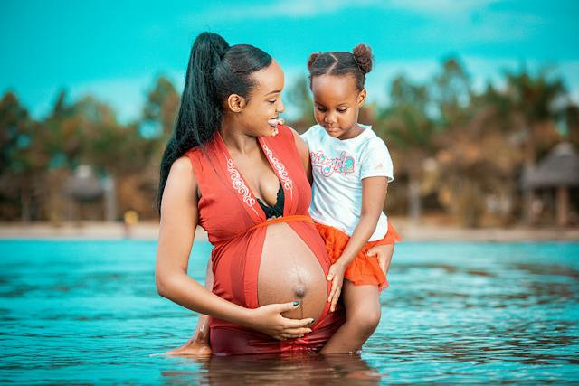 Penjelasan Medis Yang Perlu Diketahui Soal Berenang Ibu Hamil