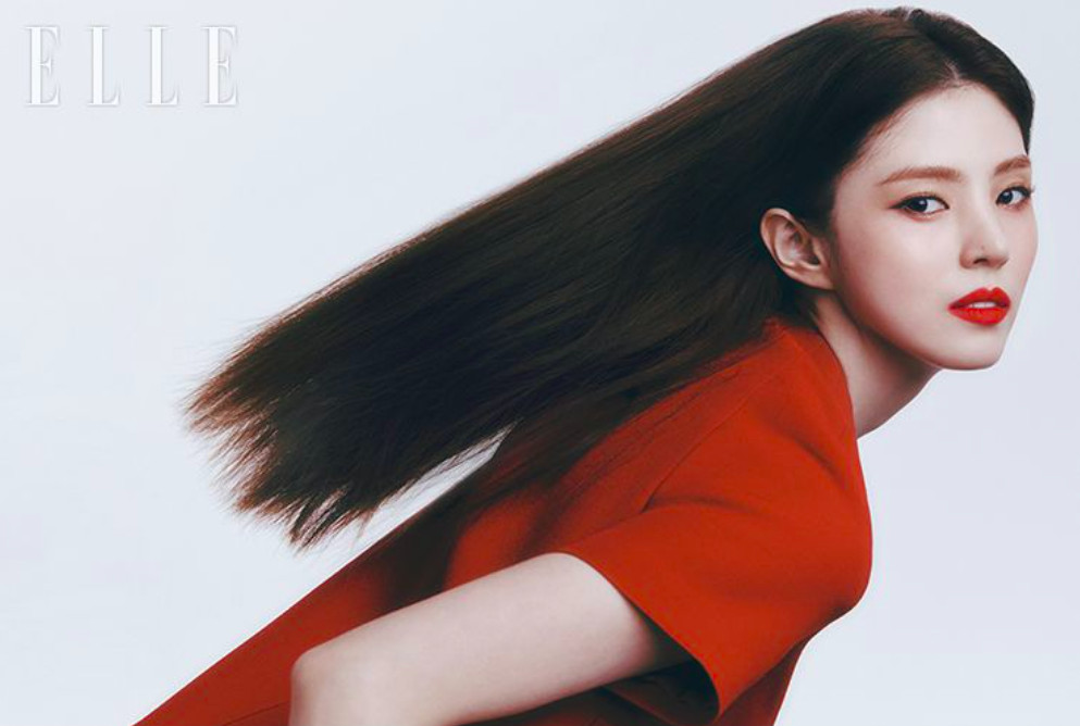 Han So-Hee Unjuk Visual Dalam Pemotretan Majalah Elle Korea Edisi Februari 2024