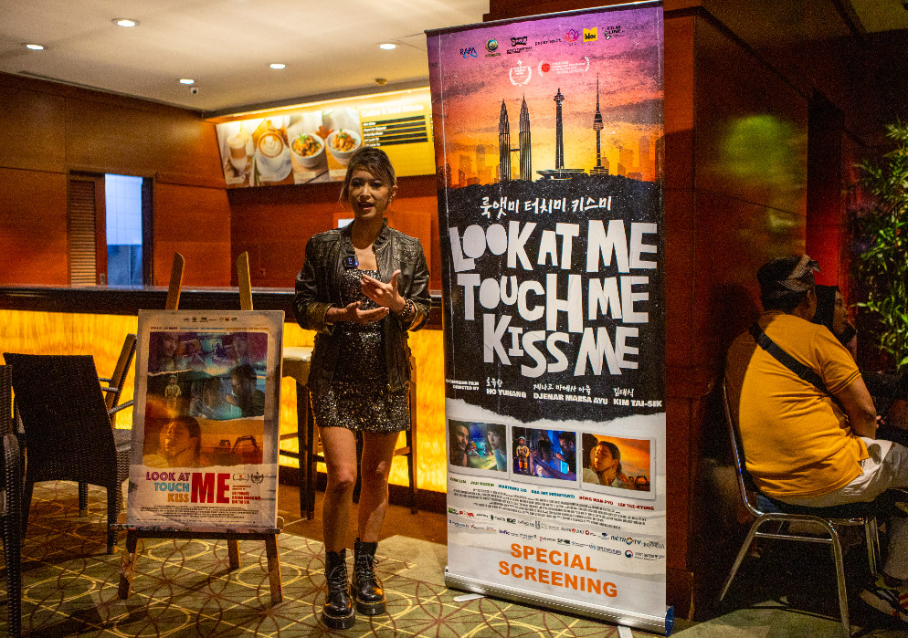 Kolaborasi 3 Negara, Bioskop Online Hadirkan "Look At Me Touch Me Kiss Me"