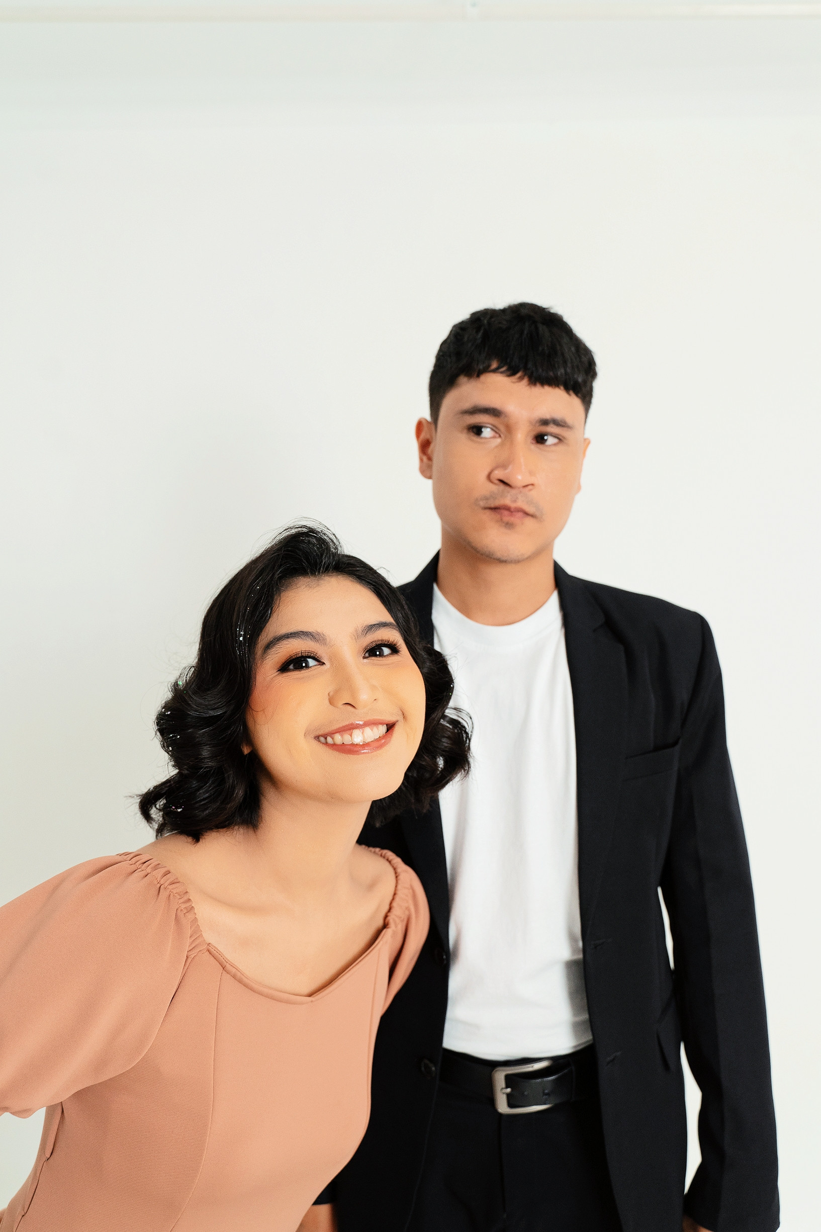 Dillan Zamaita dan Mentari Novel Rilis Single “Nona” Bernuansa Rock n Roll