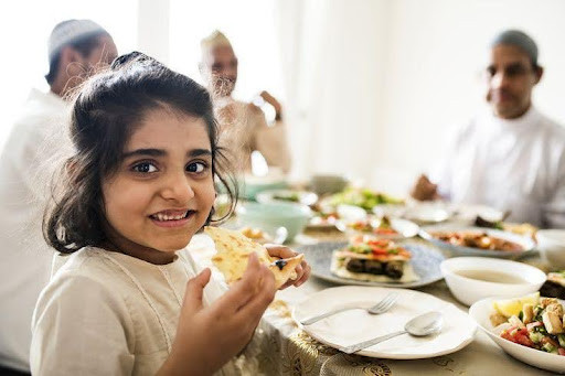 5 Tips Ajarkan Si Kecil Puasa Ramadan