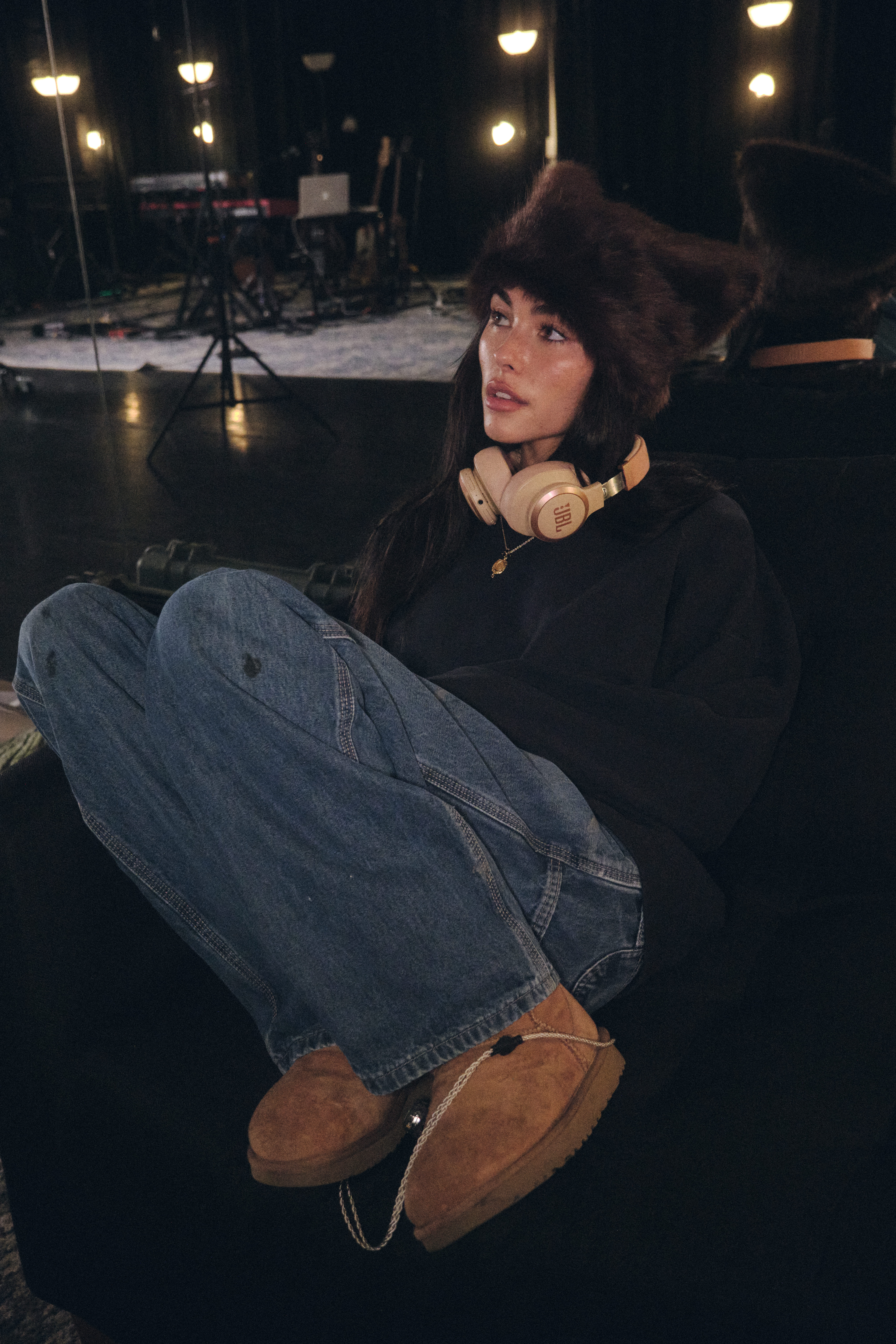 JBL bersama Madison Beer Perlihatkan Momen di Balik Panggung