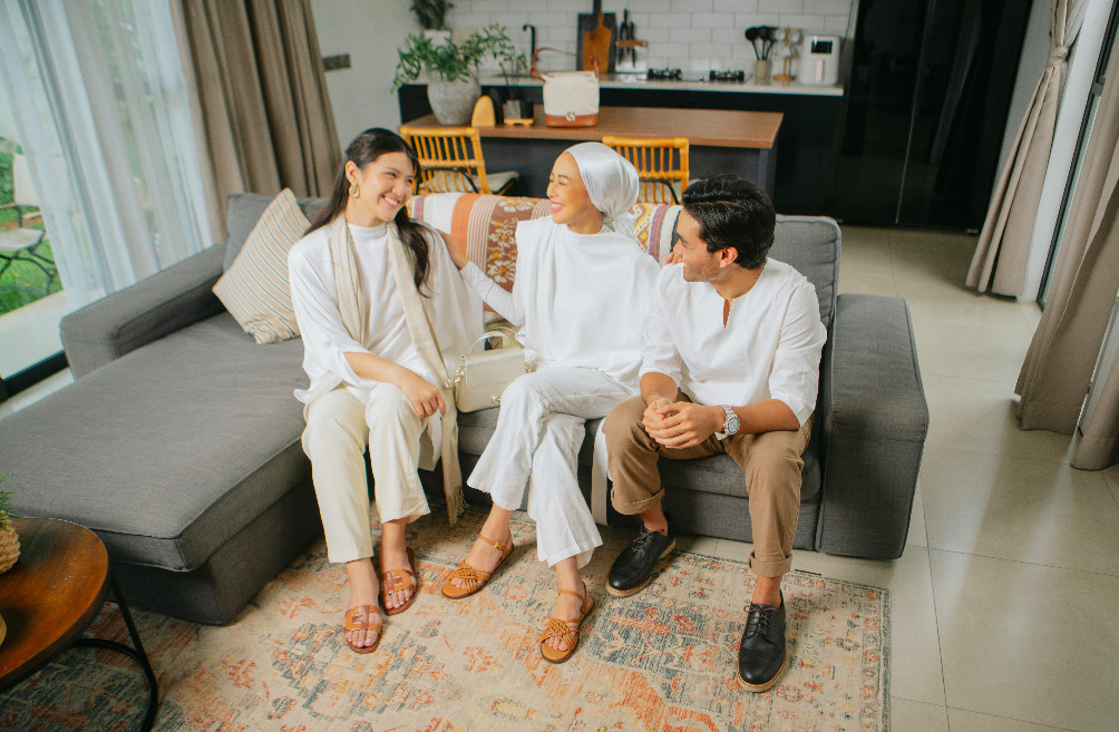 Menilik Penampilan Vira Tandia Gunakan Koleksi Cole Haan Saat Ramadan