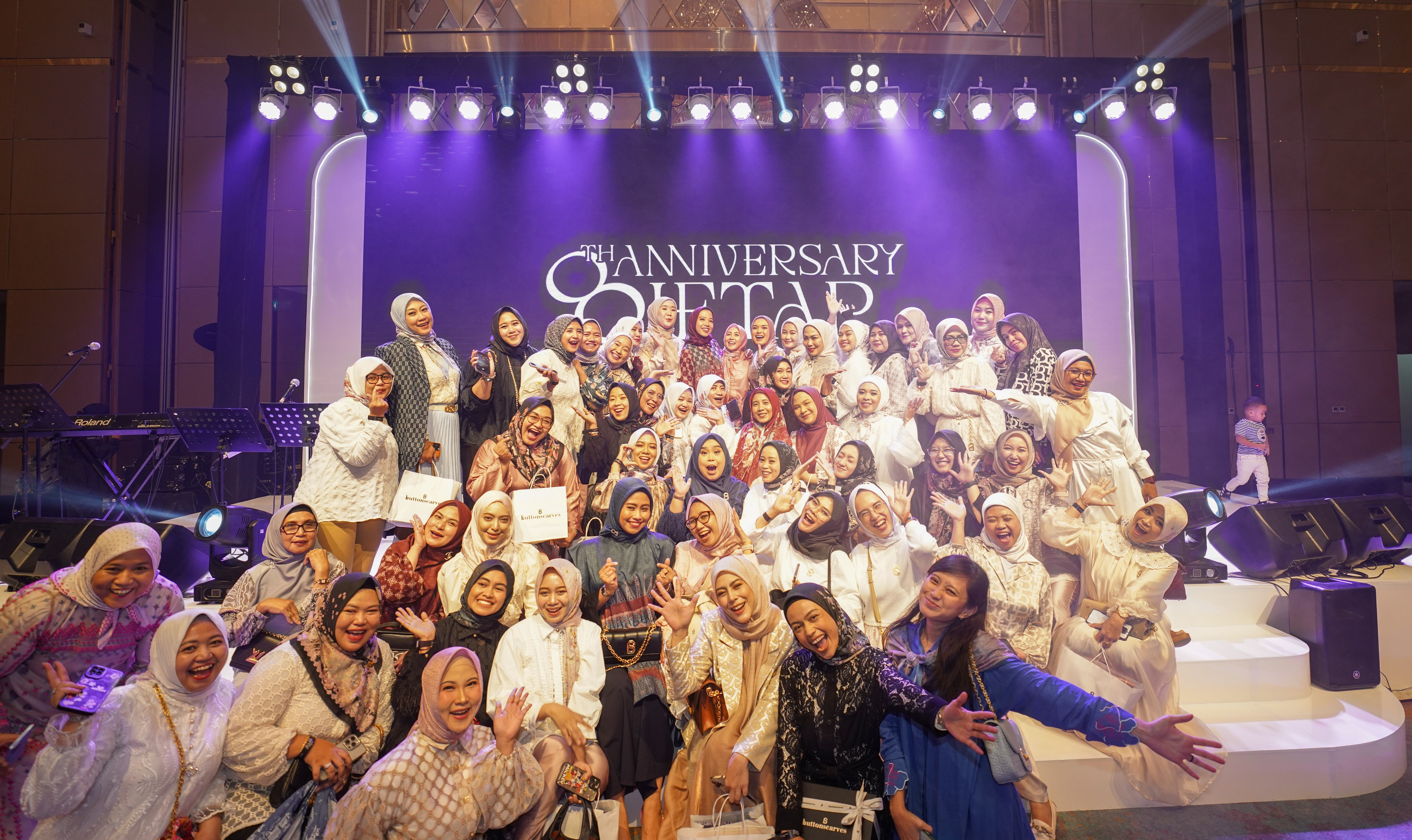 Memperingati 8 Tahun Perjalanan, Buttonscarves Mantapkan Diri Untuk Menjadi Brand Global