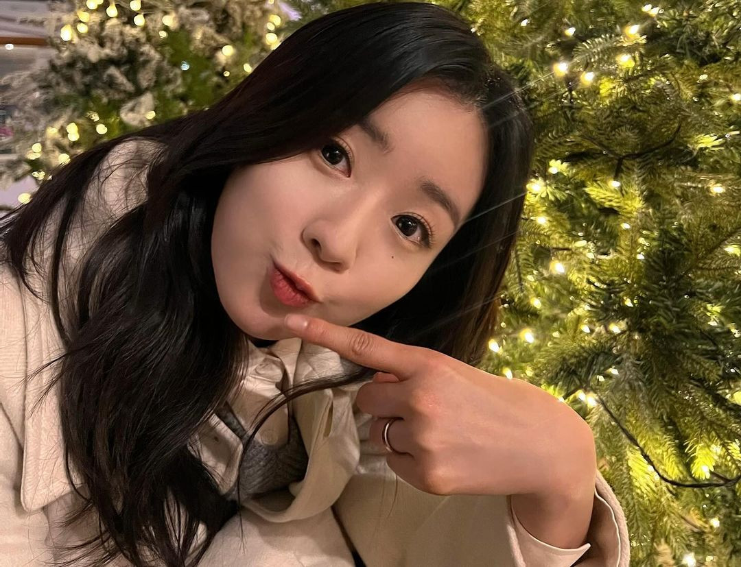 Yoon Bomi Apink, Pemeran Sekretaris Na di ‘Queen of Tears’ Dikabarkan Berpacaran