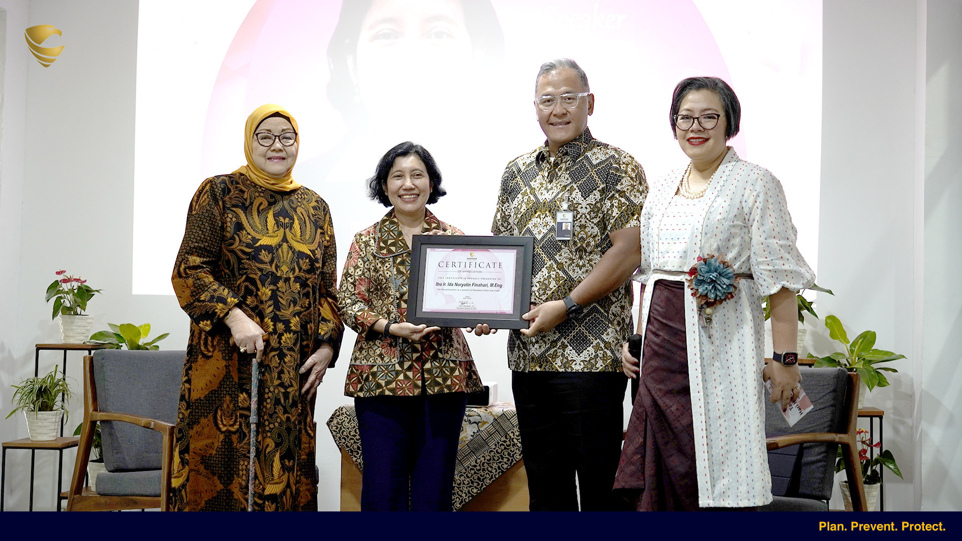 Hidupkan Semangat Kartini, Pentingnya Peran Perempuan dalam Keluarga & Dunia Profesional