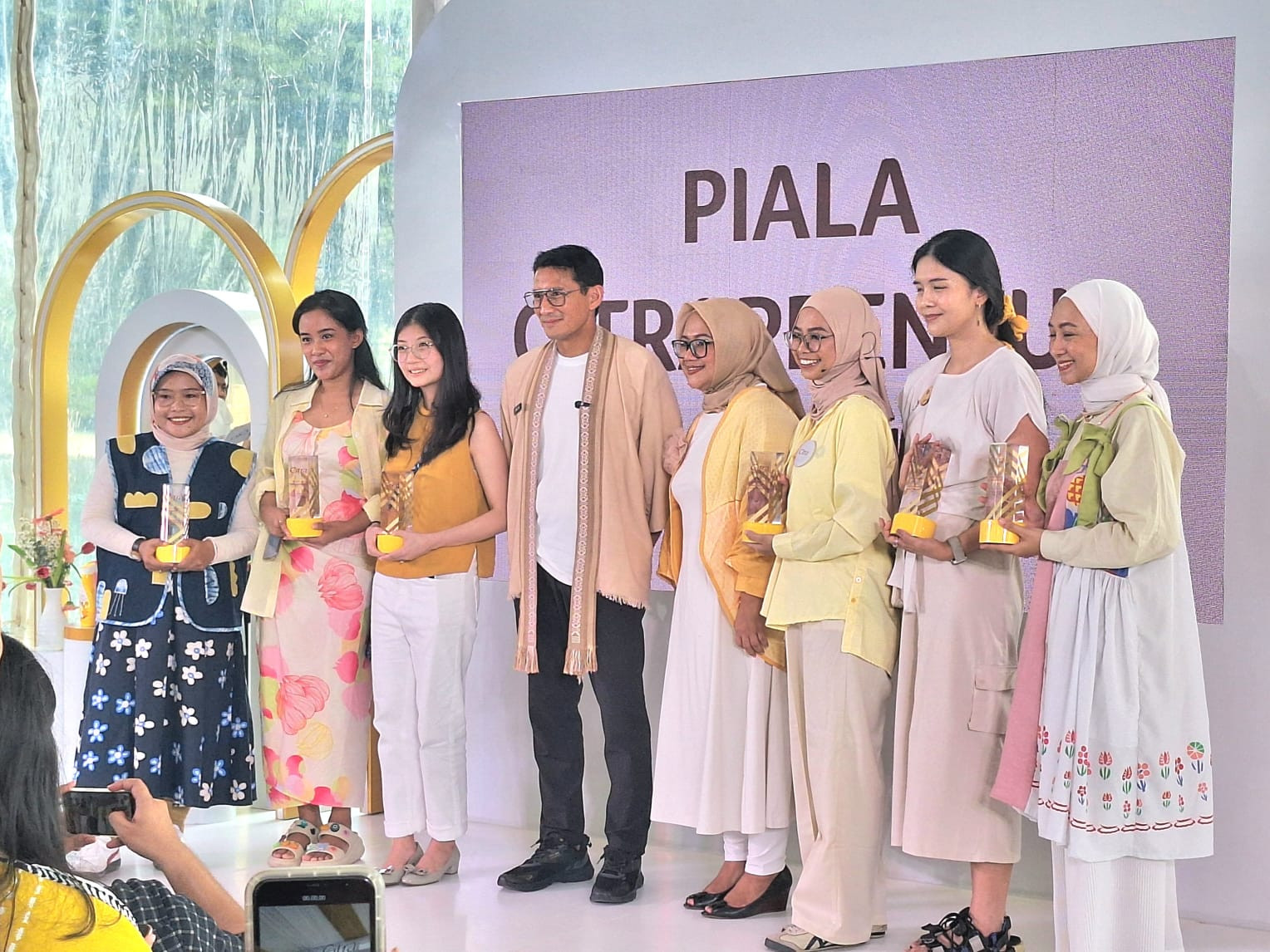 Dukung Kreativitas Perempuan Indonesia, Citra Gandeng Ratusan Dalam “Tangan-Tangan Cantik Citra”