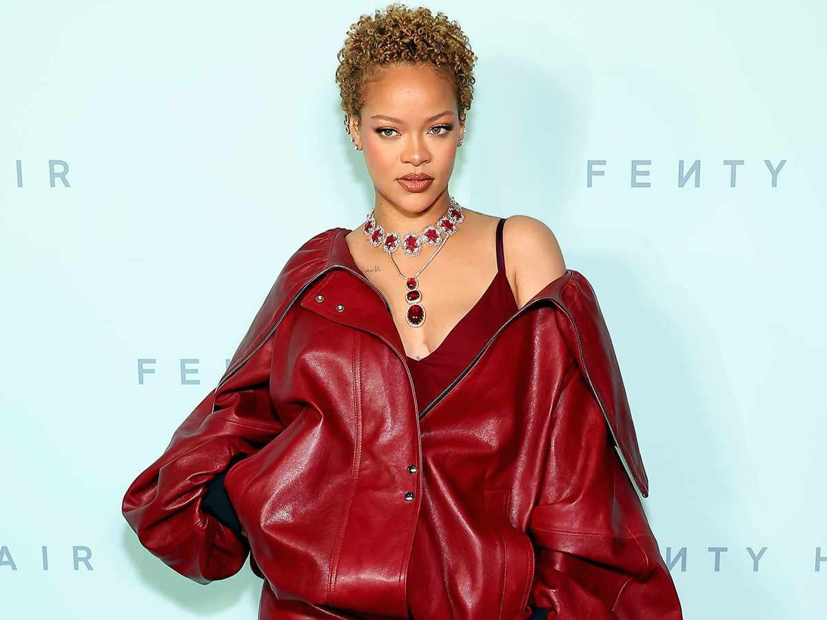 Cerita Rihanna Alami Kerontokan Rambut Pasca Persalinan
