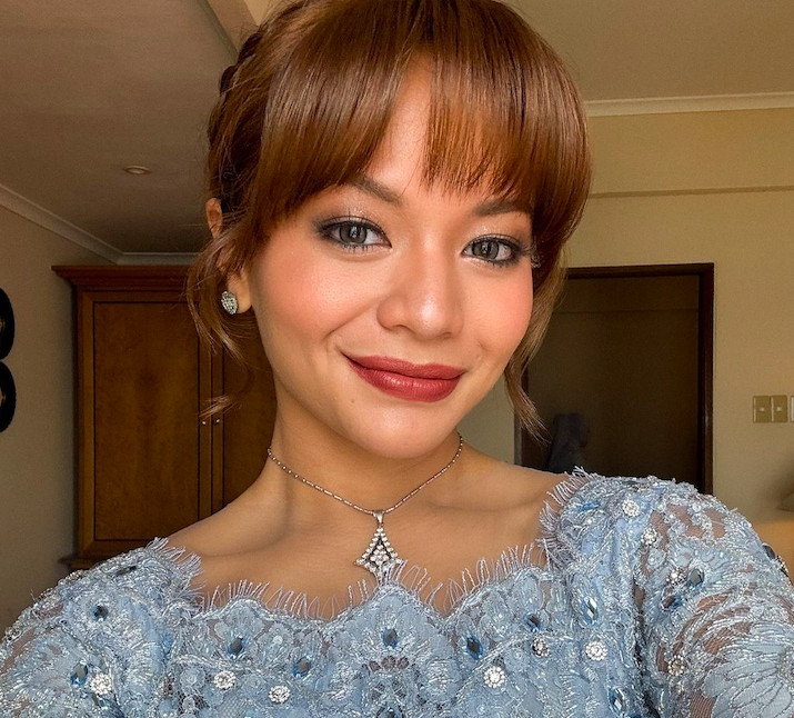 Tampil Anggun dan Modern dengan Sentuhan Tradisional, Intip Kebaya ala Amel Carla