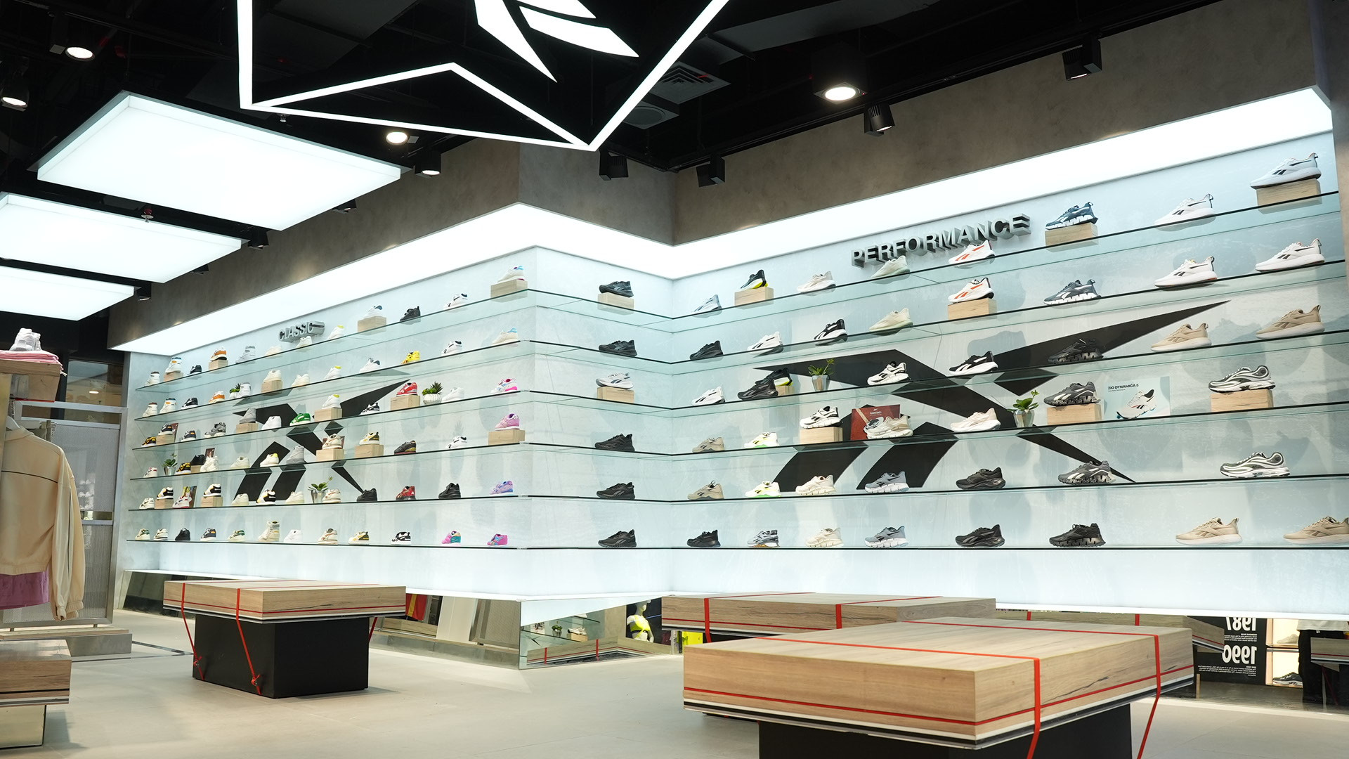 Dukung Gaya Hidup Aktif Dan Sehat, Reebok Buka Dua Store Terbaru