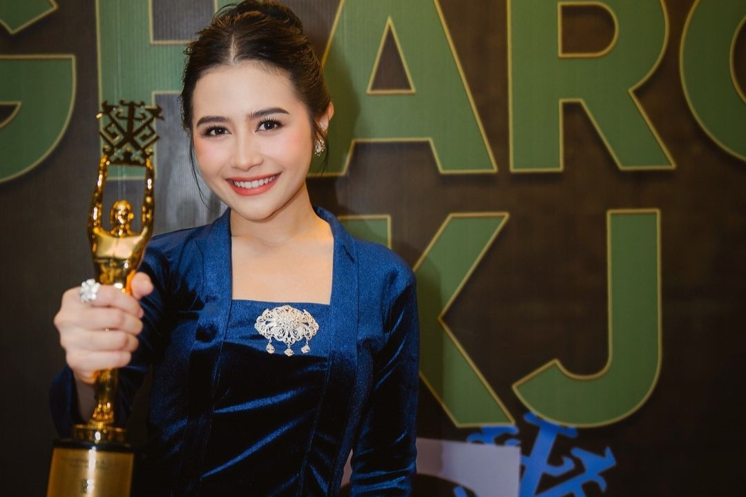 Selamat! Prilly Latuconsina Jadi Aktris Terbaik 2024 Versi IKJ