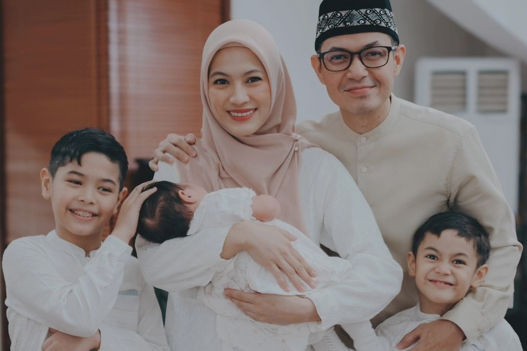 Sudah di Akikah, Dude Harlino dan Alyssa Soebandono Ungkap Wajah Anak Ketiga