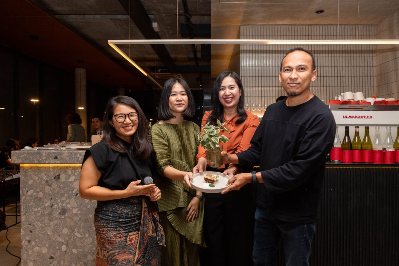 “Unspoken Essential”: Rangkaian Kedua Performance Art Karya Jessica Soekidi dan TEKA Parquet