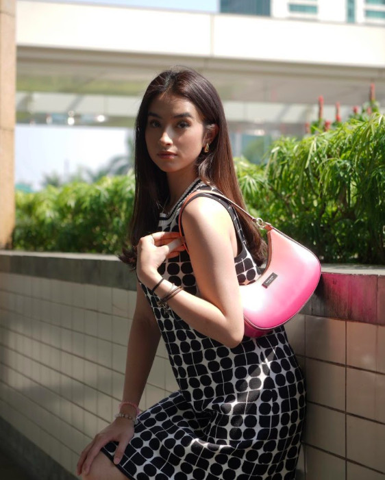 OOTD Terbaru Nadia Raisya yang Ikonis denga Gaya Feminin & Girly
