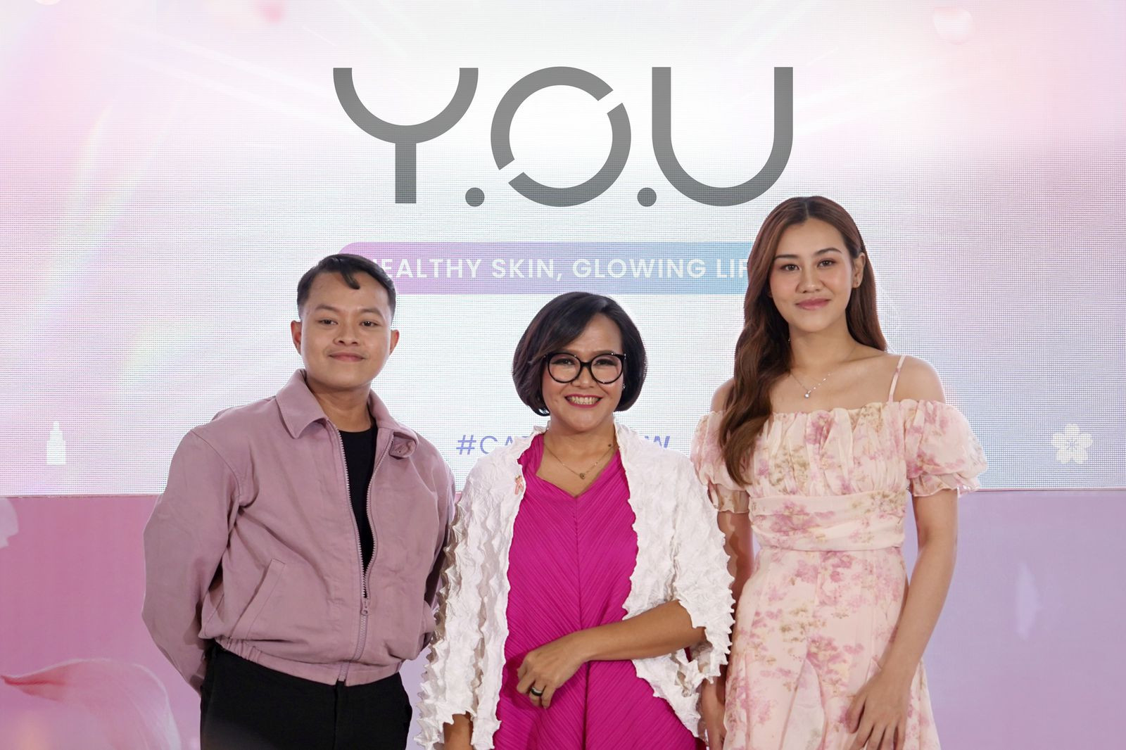 Peduli Perempuan Indonesia, Y.O.U Beauty Kampanye #CaringGlow Bersama Lovepink dan Aaliyah Massaid