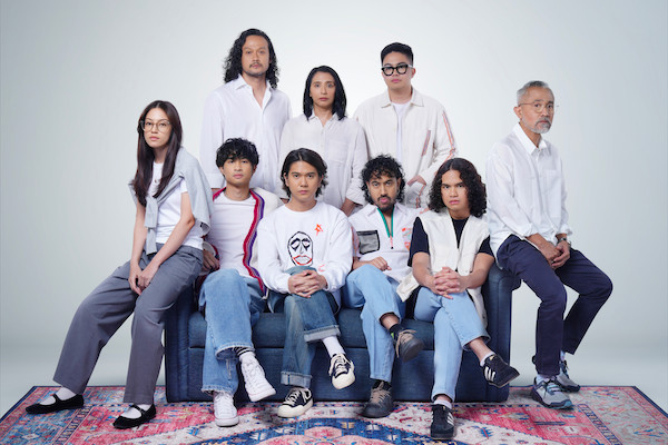 Bertabur Bintang, Sinemaku Picture Umumkan Jajaran All Cast Film 'Perayaan Mati Rasa'