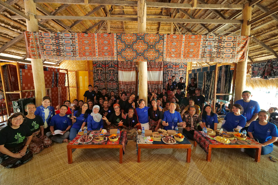 Penenun Sumba Timur Produksi Wastra Otentik serta Ecofriendly Bersama Bakti BCA dan WARLAMI