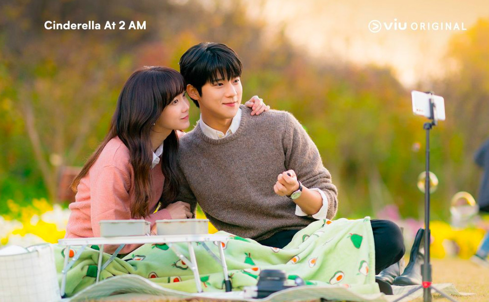 Pesona Shin Hyun Been Bikin Pria Muda Bucin di "Cinderella at 2AM"