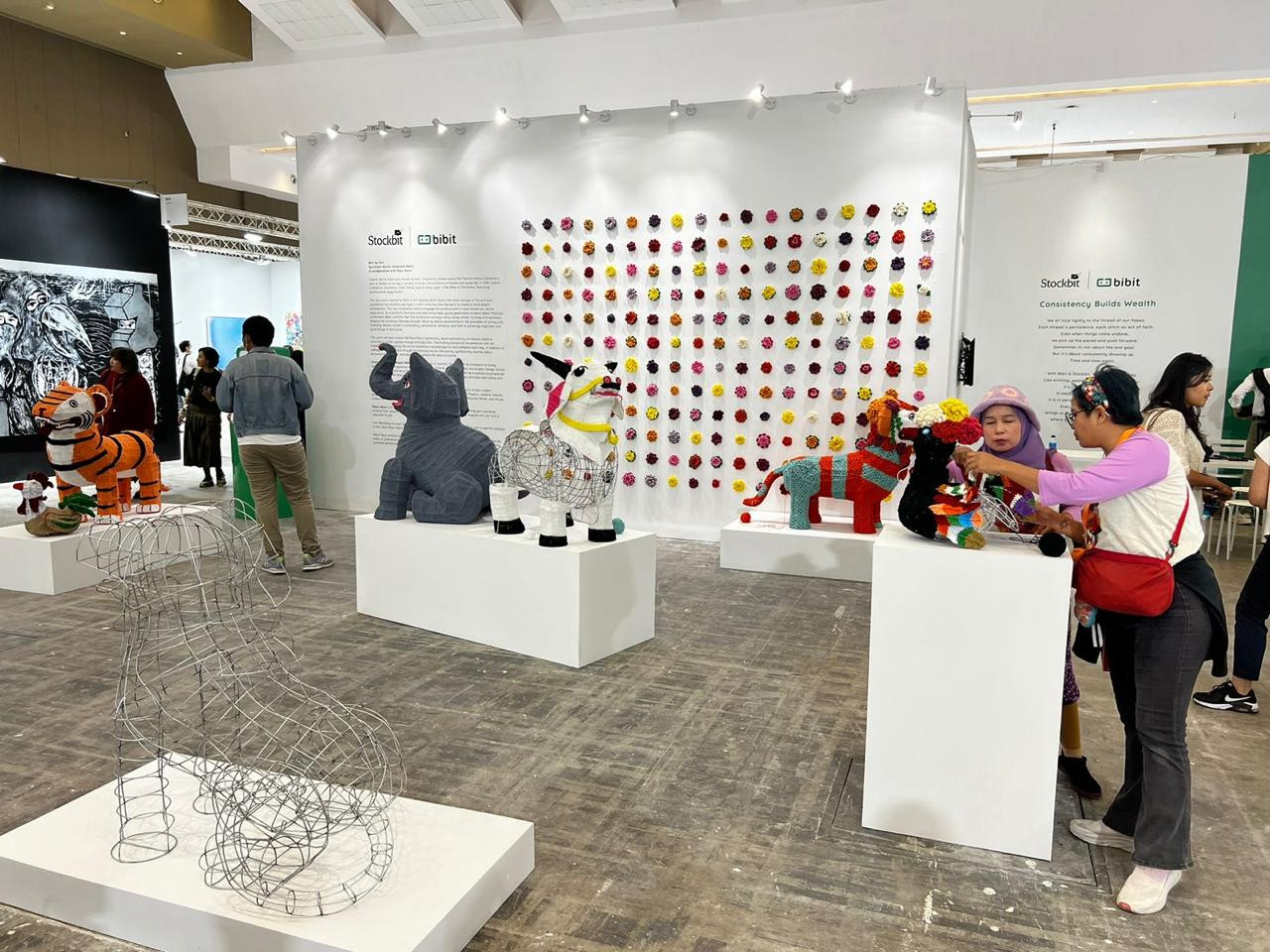 Bibit.id dan Stockbit Pamerkan Karya Tentang Konsisten Berinvestasi di Art Jakarta 2024