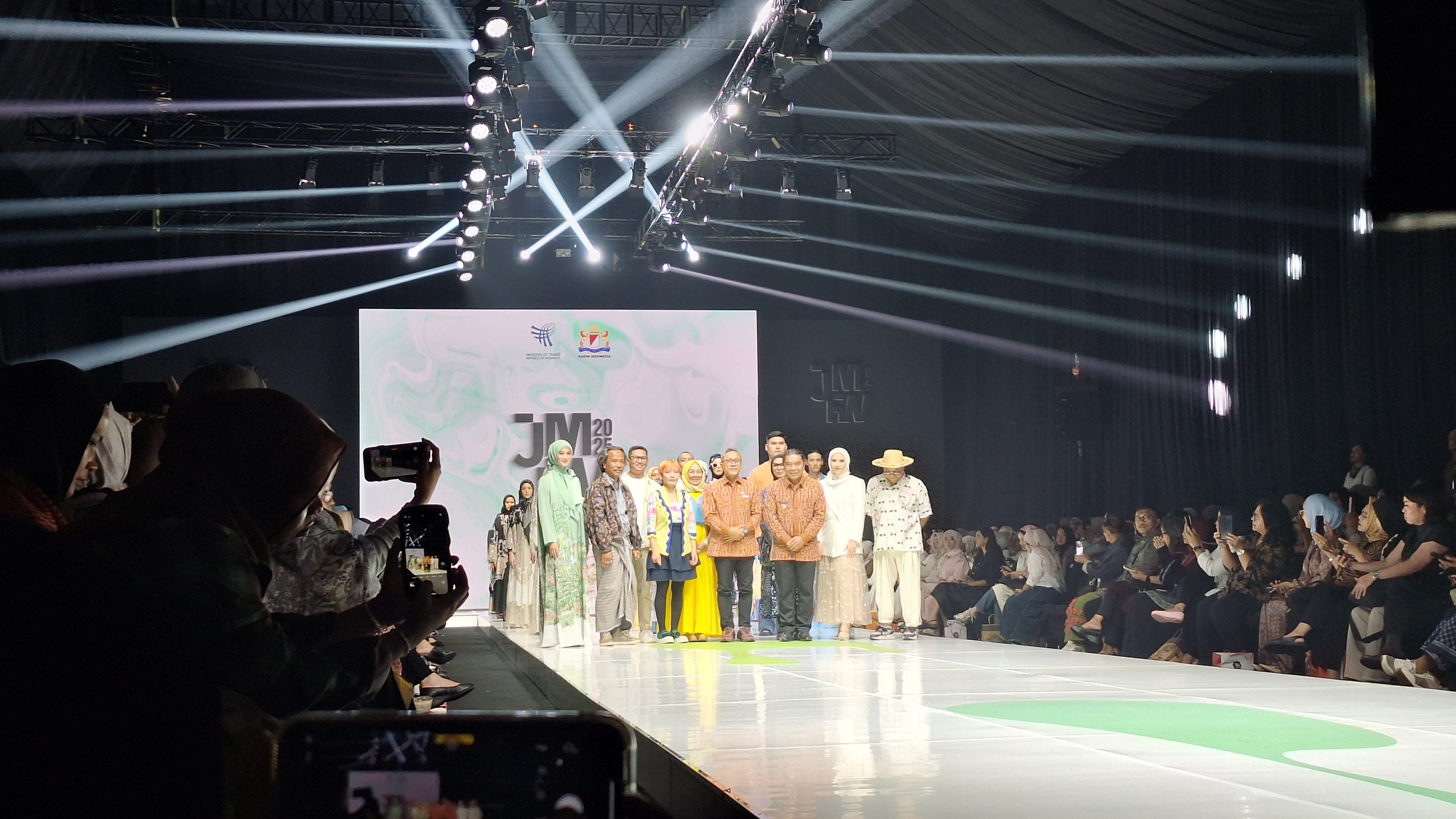 Digelar 4 Hari di ICE BSD, JMFW 2025 Resmi Dibuka oleh Menteri Perdagangan