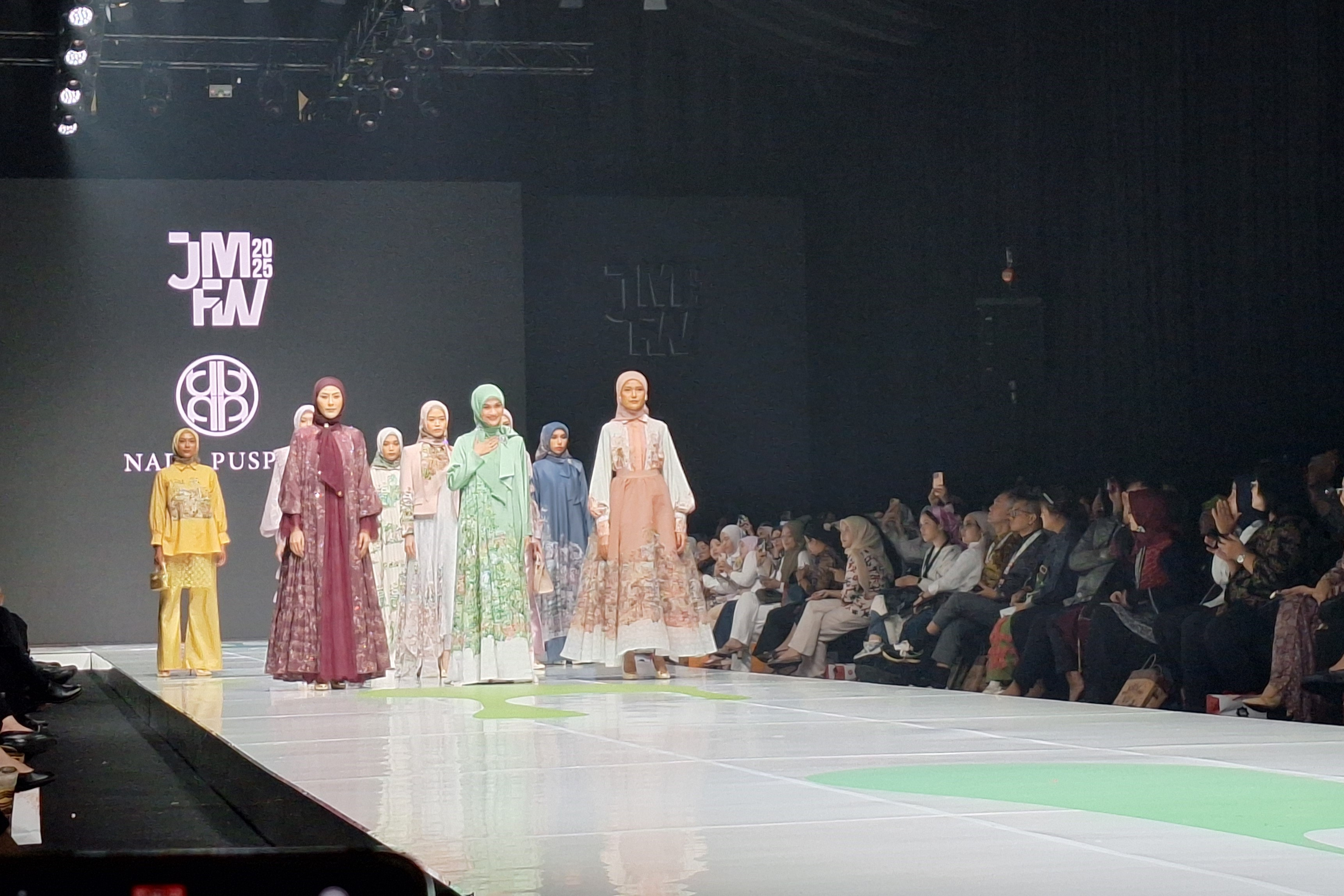 Nada Puspita Bawa Koleksi Eksklusif “The Secret Forest” di JMFW 2025