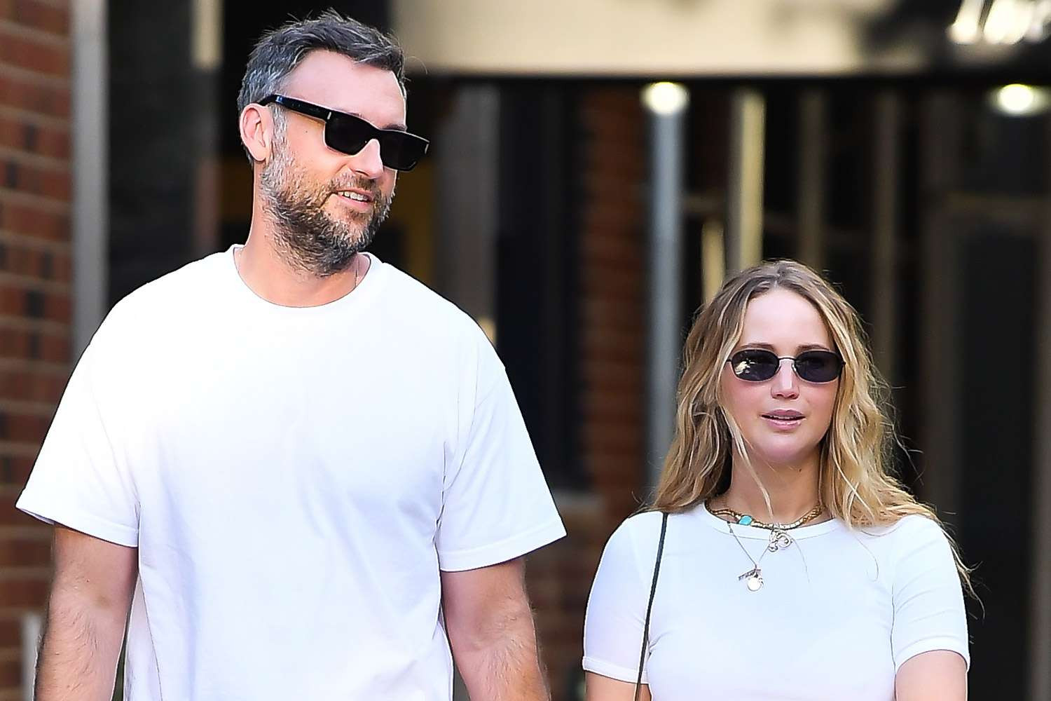 Jennifer Lawrence Bagikan Kabar Kehamilan Anak Kedua dengan Cooke Maroney