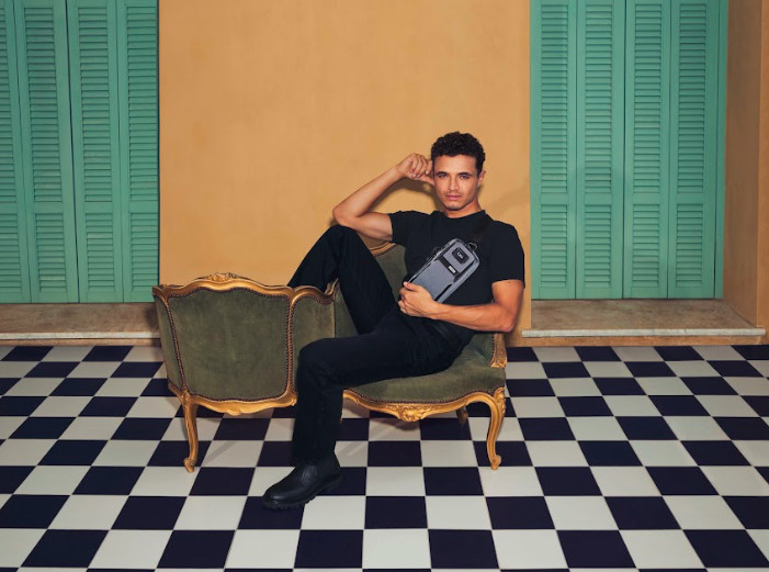 Lando Norris Bawa Koleksi Terbaru Turin & Alpha X Ikonik dari TUMI